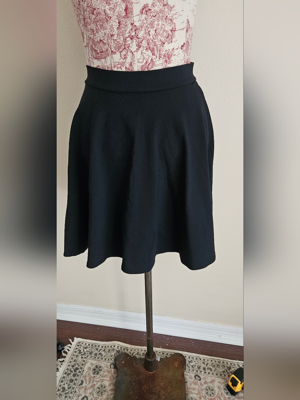 Bebe Classic Black Skater Stretch Skirt, Medium